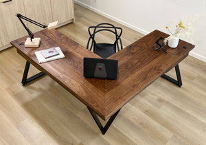 Perfect L-shape desk idea with triangle legs by PieceOfGrain